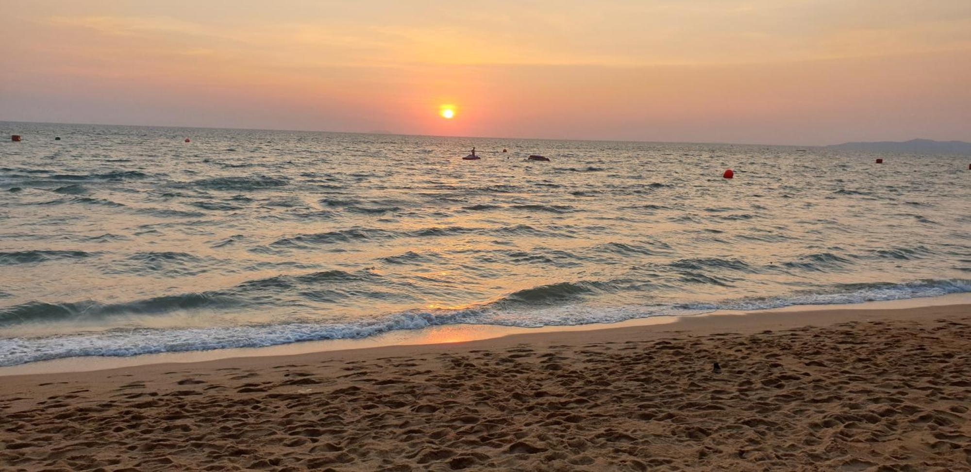Dusit Grand Condo View Jomtien Beach Buitenkant foto